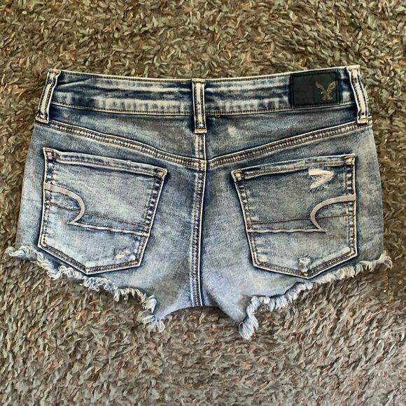 EXCELLENT DISTRESSED CONDITION WOMEN’S 4 AMERICAN EAGLE SHORTIE W/LACE POCKETS - Picture 6 of 9